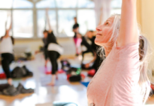 Stressbedingte Schlaflosigkeit überwinden: Wie Yoga-Retreats wie Oster-Retreats Ihnen zu erholsamem Schlaf verhelfen können