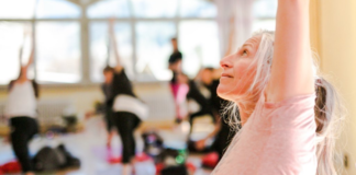 Stressbedingte Schlaflosigkeit überwinden: Wie Yoga-Retreats wie Oster-Retreats Ihnen zu erholsamem Schlaf verhelfen können